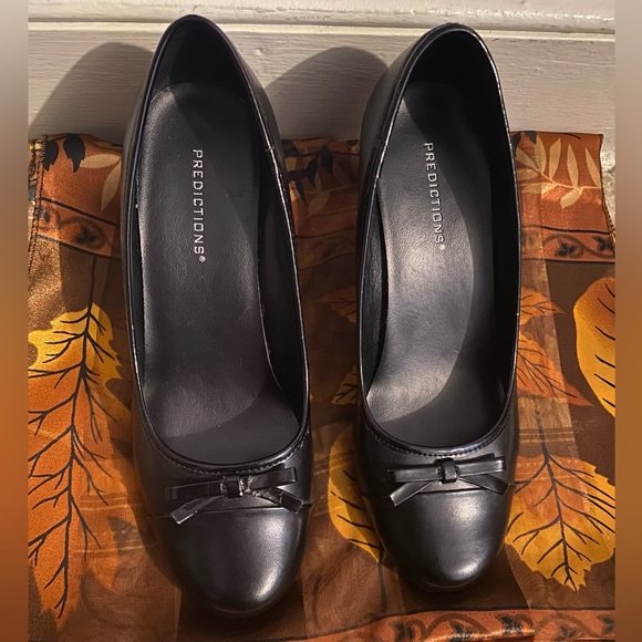Predictions Black Heels w/Bow - Picture 1 of 3